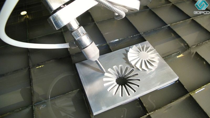 may-cat-kinh-tia-nuoc-2