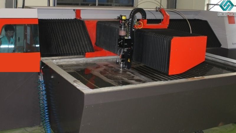 may-cat-kinh-tia-nuoc-4