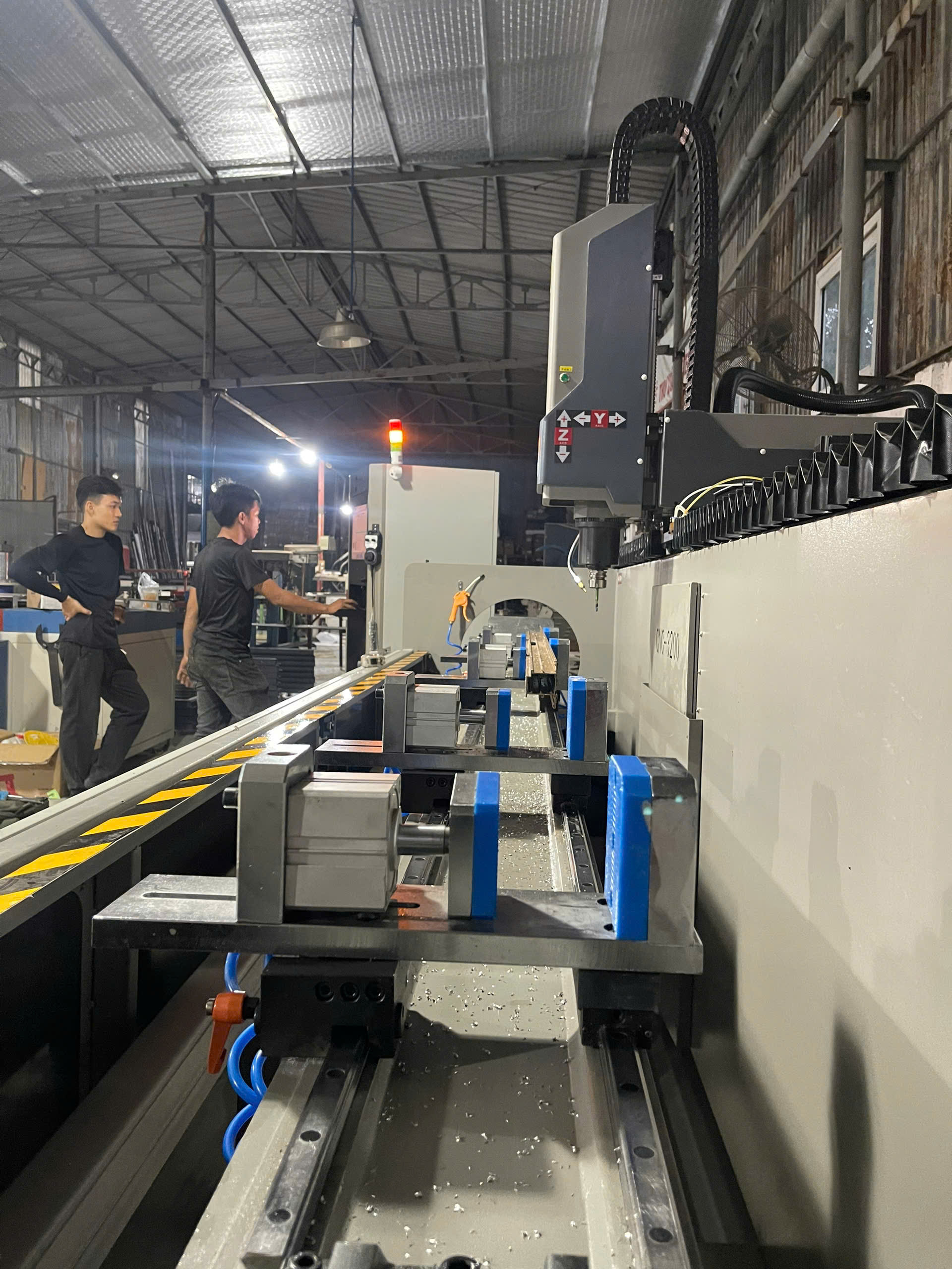 Máy phay CNC tự động 6 đài dao WEIKE WSZH-CNC-3200